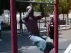 Spielplatz als Muckibude