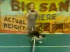 Video: Katze spielt Tischtennis