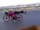 Verrübter Motorad Stunt